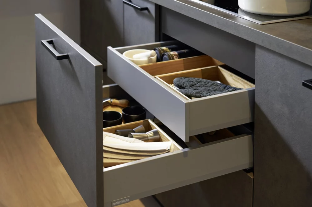 Internal kitchen drawers under hob
